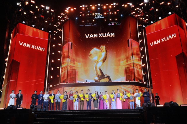 ODE Group được vinh danh “Công ty Truyền thông Sáng tạo của năm 2025” tại Vạn Xuân Awards 2025 - Ảnh 1.