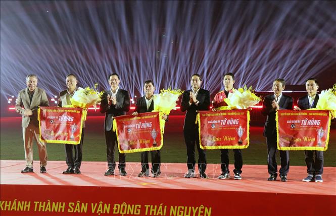 Khai mạc Giải bóng đá Tứ hùng - Thái Nguyên năm 2025 - Ảnh 1.