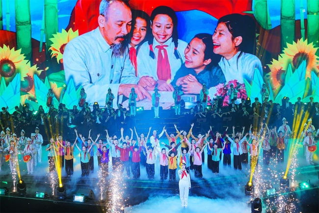 Đặc sắc chương trình nghệ thuật đặc biệt chào mừng Đại hội Thi đua yêu nước toàn quốc lần thứ XI - Ảnh 8.