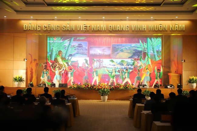 Bộ trưởng Nguyễn Văn Hùng: Văn hóa đã từng bước "thấm sâu" vào mọi lĩnh vực, mọi hoạt động của đời sống - Ảnh 5.