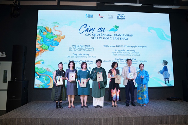 Ra mắt sách "Giấc mơ hoá rồng xanh - Thương hiệu Việt Nam 2025" của tác giả Trần Tuệ Tri - Ảnh 2.