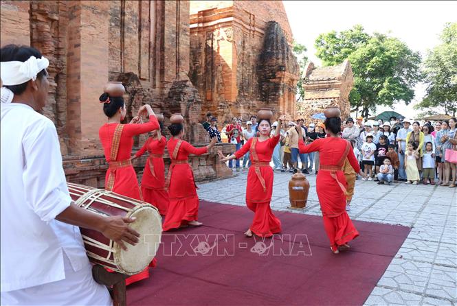 Khánh Hòa: Thu hút du khách từ tiềm năng biển đảo, chiều sâu văn hóa giàu bản sắc - Ảnh 2.