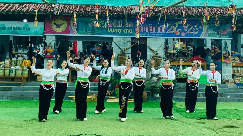 Ấm áp vui “Tết bản làng” tại Làng Văn hóa-Du lịch các dân tộc Việt Nam - Ảnh 1.