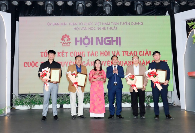 Tuyên Quang: Tăng cường sự lãnh đạo của Đảng trong công tác xây dựng, phát triển văn học nghệ thuật trong tình hình mới - Ảnh 1.