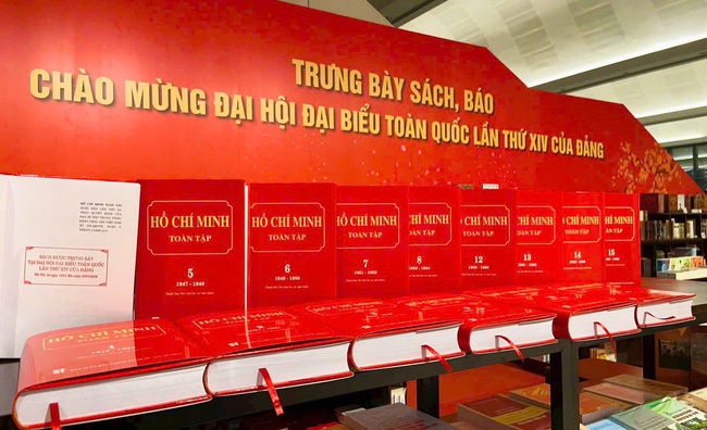 Tái bản các ấn phẩm đặc biệt về Chủ tịch Hồ Chí Minh chào mừng Đại hội XIV của Đảng - Ảnh 1.
