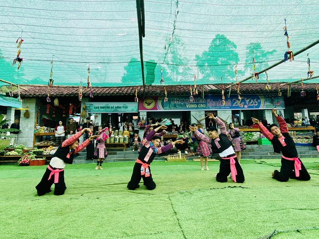 "Về bản đón xuân": Điểm hẹn văn hóa cuối tuần tại Làng Văn hóa - Du lịch các dân tộc Việt Nam - Ảnh 1.