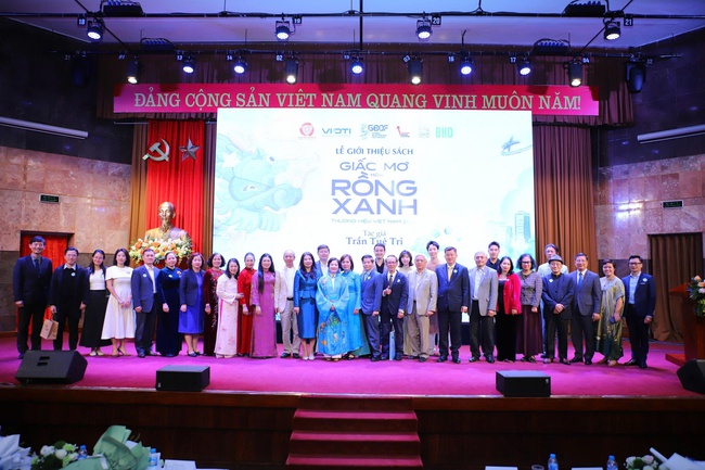 Giới thiệu sách “Giấc mơ hóa Rồng Xanh – Thương hiệu Việt Nam 2045” và ra mắt Mạng lưới Rồng Xanh Toàn cầu  - Ảnh 9.