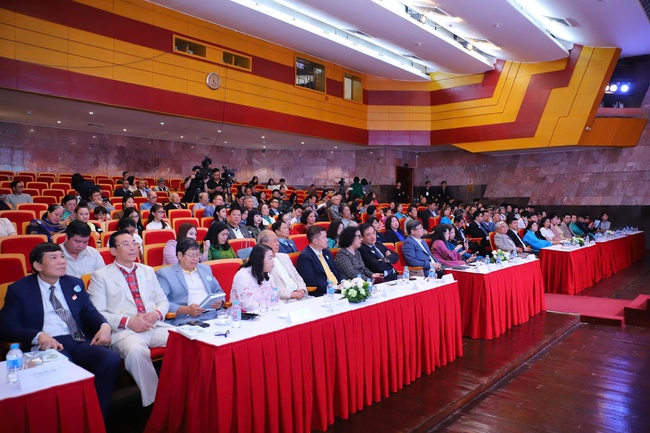 Giới thiệu sách “Giấc mơ hóa Rồng Xanh – Thương hiệu Việt Nam 2045” và ra mắt Mạng lưới Rồng Xanh Toàn cầu  - Ảnh 1.