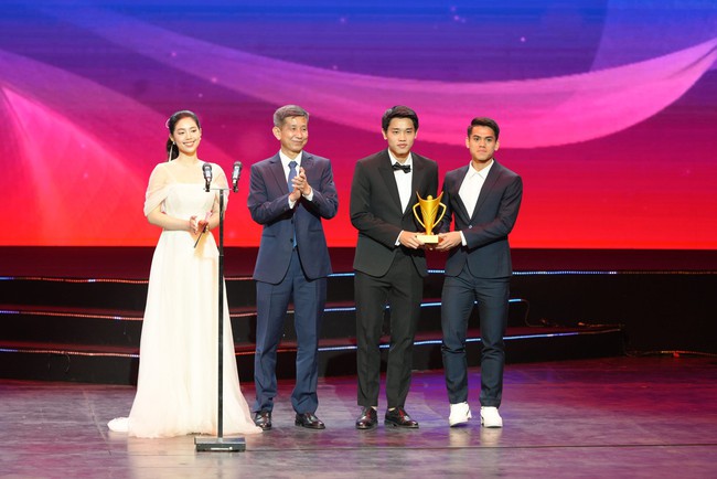 Gala Cúp Chiến Thắng lần thứ 9: U22 Việt Nam giành danh hiệu “Đội tuyển của năm” 2025 - Ảnh 1.