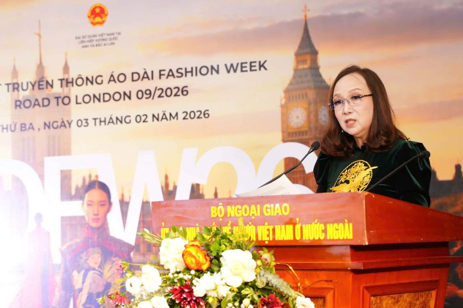 Quảng bá áo dài Việt Nam ra thế giới - Ảnh 2.