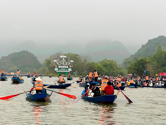 Lễ hội Chùa Hương tăng tốc chuyển đổi số, xây dựng lễ hội văn minh, hiện đại - Ảnh 2.