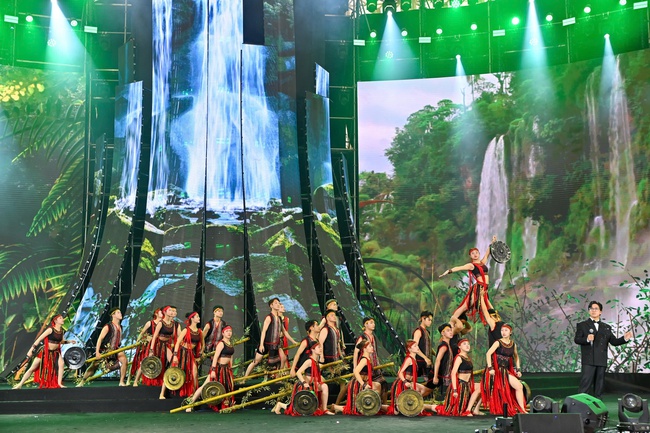 Phó Thủ tướng Bùi Thanh Sơn dự tổng duyệt Lễ bế mạc Hội chợ Mùa Xuân 2026 - Ảnh 5.