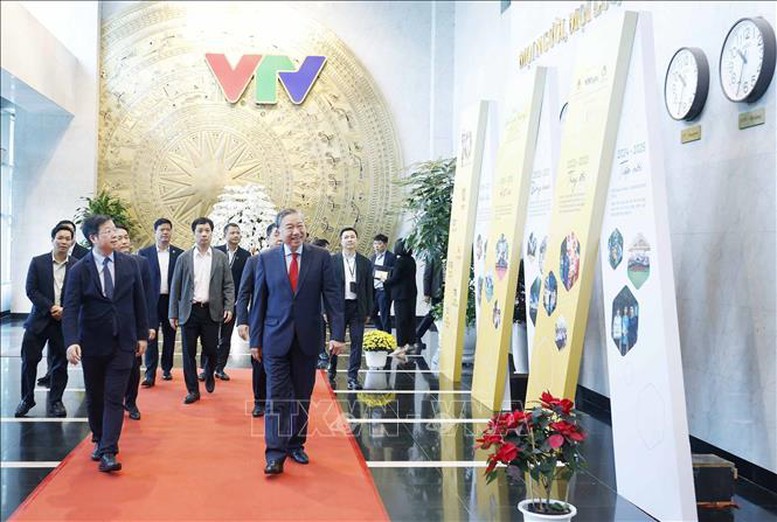 Tổng Bí thư Tô Lâm thăm, chúc Tết cán bộ, phóng viên VTV và VOV - Ảnh 2.