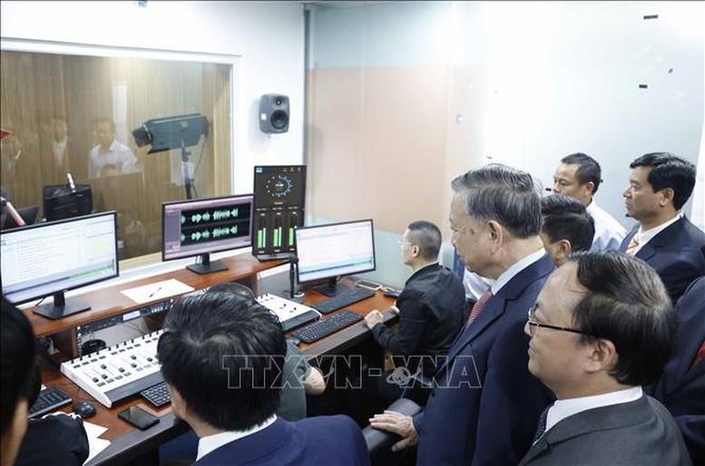 Tổng Bí thư Tô Lâm thăm, chúc Tết cán bộ, phóng viên VTV và VOV - Ảnh 9.
