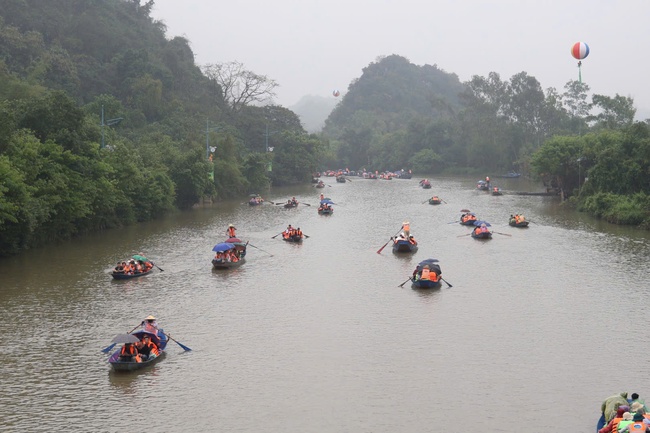 Xử phạt lái đò bị tố vòi tiền, chặt chém tại Lễ hội Du lịch chùa Hương 2026 - Ảnh 1.