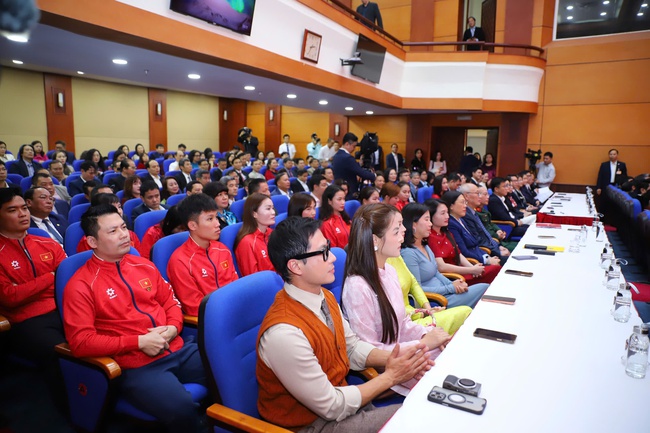 Thủ tướng nêu 5 điểm sáng và giao 9 nhiệm vụ trọng tâm cho ngành Văn hóa, Thể thao và Du lịch - Ảnh 2.