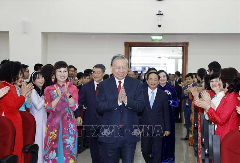 Tổng Bí thư Tô Lâm: TTXVN vươn lên ở tầm cao mới, xứng đáng là mạch máu thông tin tin cậy của đất nước - Ảnh 2.
