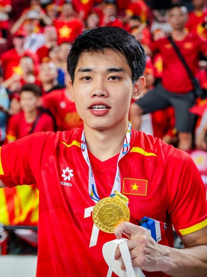 Cầu thủ Nguyễn Đình Bắc được đề cử Gương mặt trẻ Việt Nam tiêu biểu năm 2025 - Ảnh 1.