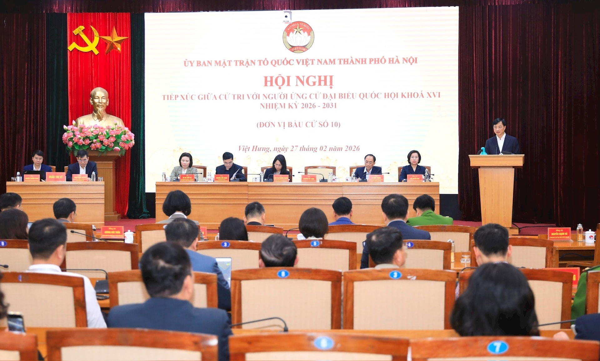 Hội nghị tiếp xúc giữa cử tri với người ứng cử đại biểu Quốc hội Khóa XVI, đơn vị bầu cử số 10 thành phố Hà Nội  - Ảnh 11.