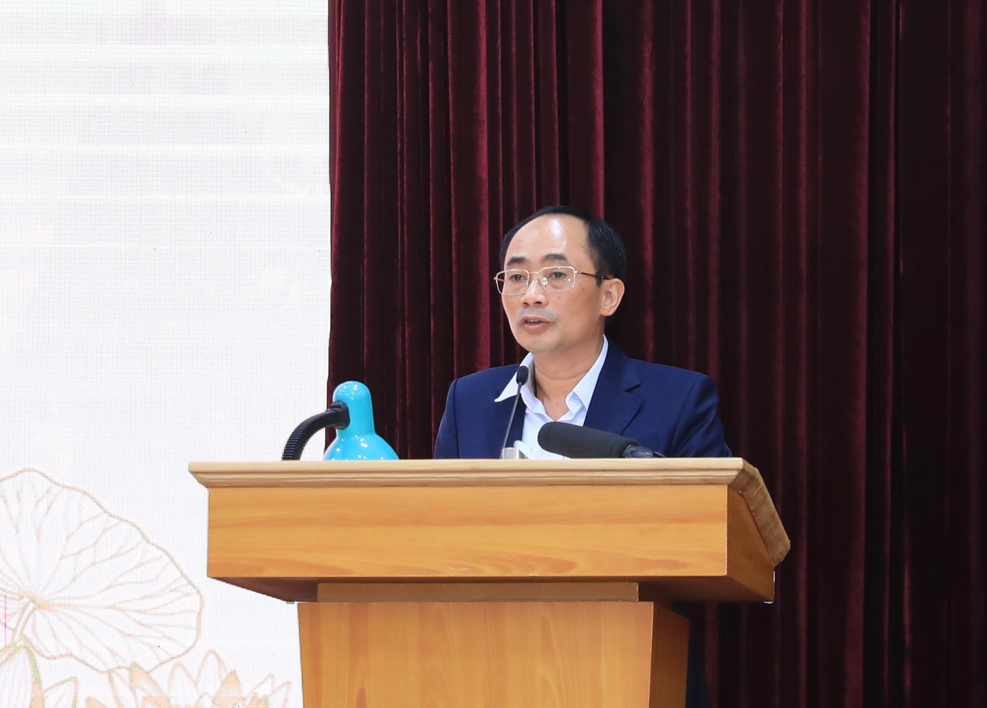 Hội nghị tiếp xúc giữa cử tri với người ứng cử đại biểu Quốc hội Khóa XVI, đơn vị bầu cử số 10 thành phố Hà Nội  - Ảnh 6.