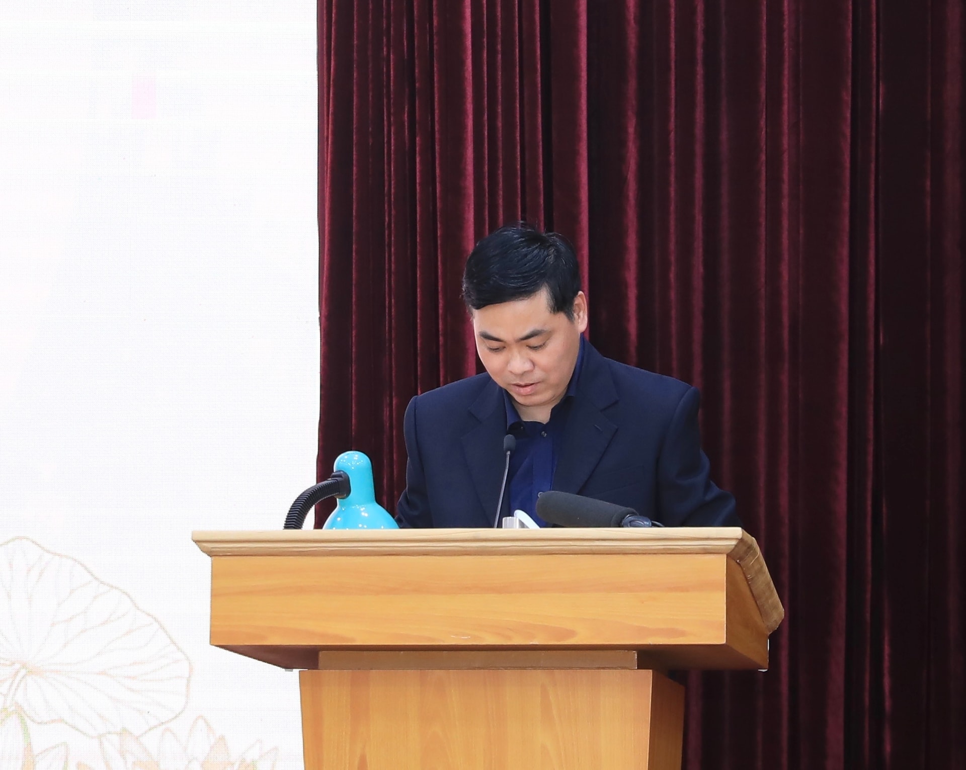 Hội nghị tiếp xúc giữa cử tri với người ứng cử đại biểu Quốc hội Khóa XVI, đơn vị bầu cử số 10 thành phố Hà Nội  - Ảnh 5.