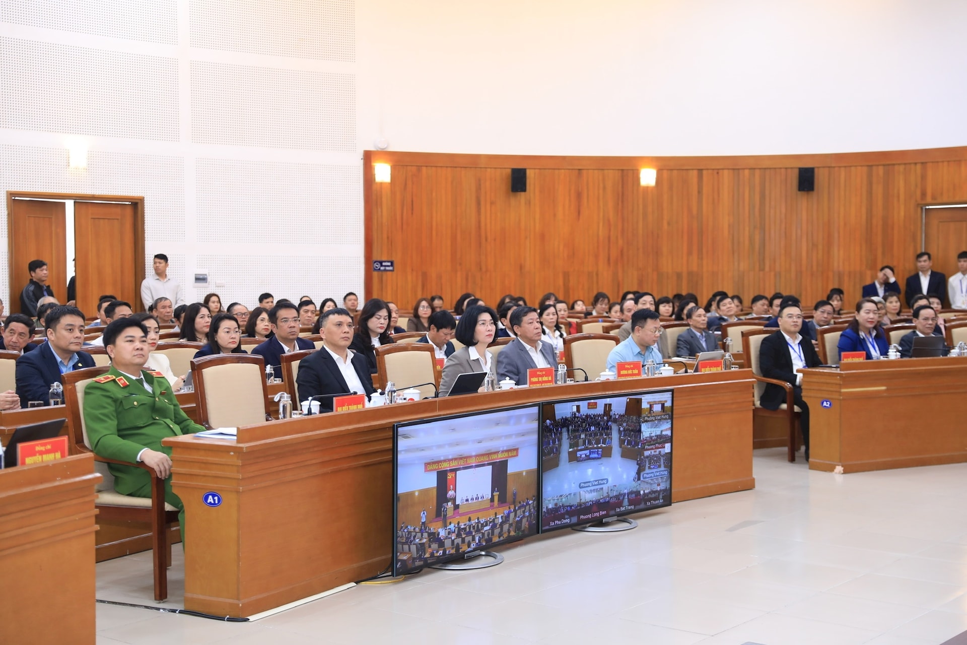 Hội nghị tiếp xúc giữa cử tri với người ứng cử đại biểu Quốc hội Khóa XVI, đơn vị bầu cử số 10 thành phố Hà Nội  - Ảnh 7.